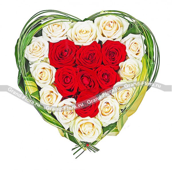 Аделина - композиция на оазисе из роз в виде сердца